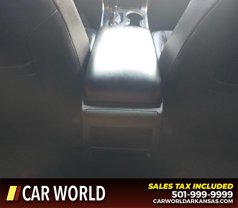 Toyota Camry Vehicle Full-screen Gallery Image 19