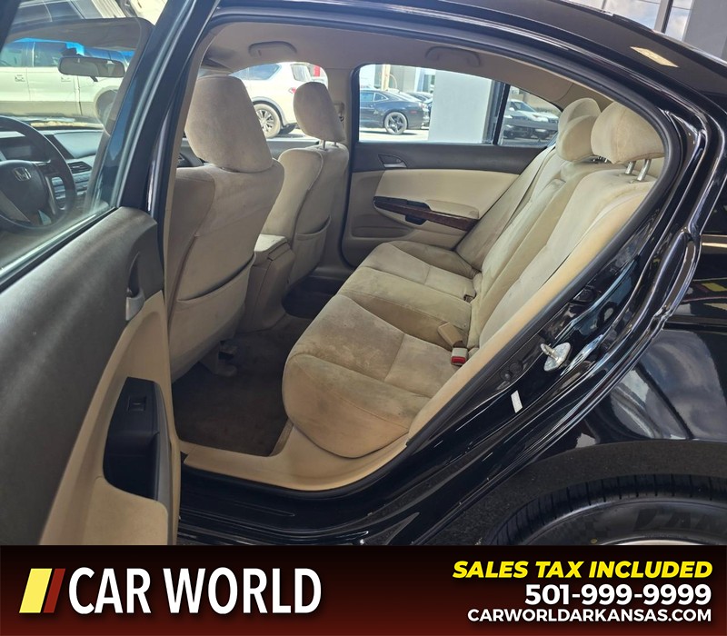 Honda Accord Sedan Vehicle Full-screen Gallery Image 10