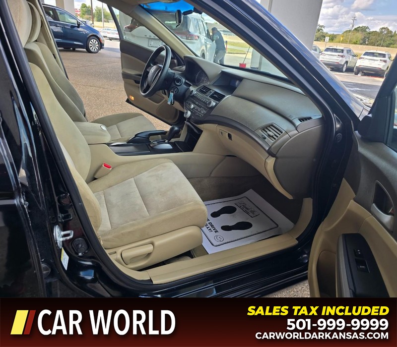 Honda Accord Sedan Vehicle Full-screen Gallery Image 11