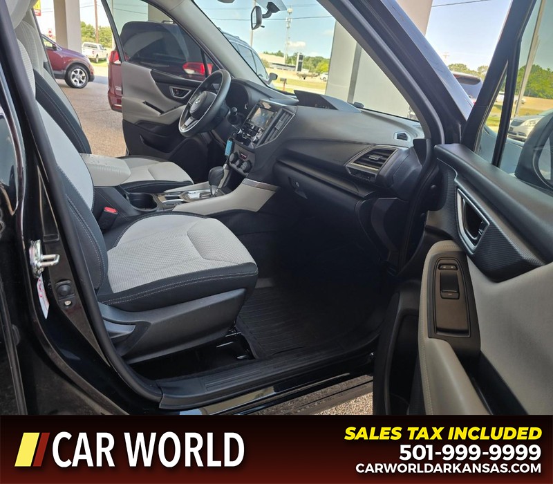 Subaru Forester Vehicle Full-screen Gallery Image 11