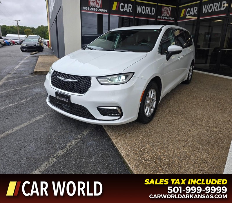 Chrysler Pacifica Vehicle Full-screen Gallery Image 3