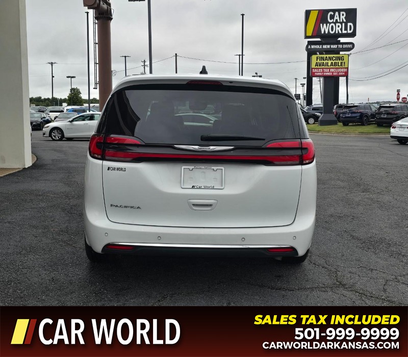 Chrysler Pacifica Vehicle Full-screen Gallery Image 5