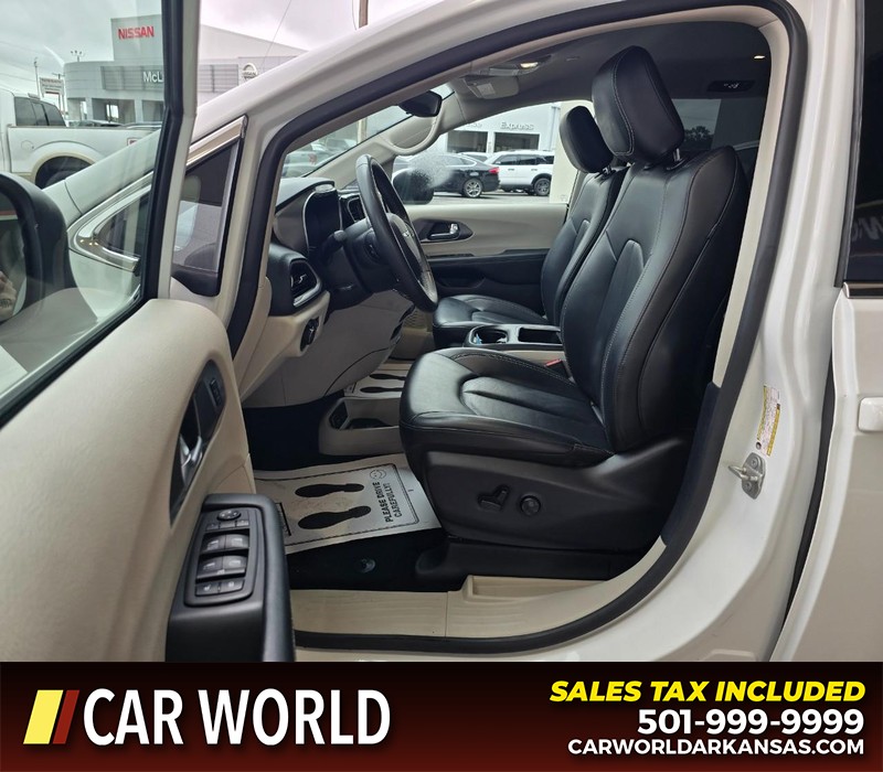 Chrysler Pacifica Vehicle Full-screen Gallery Image 8