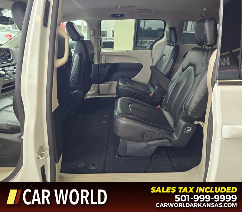 Chrysler Pacifica Vehicle Full-screen Gallery Image 11