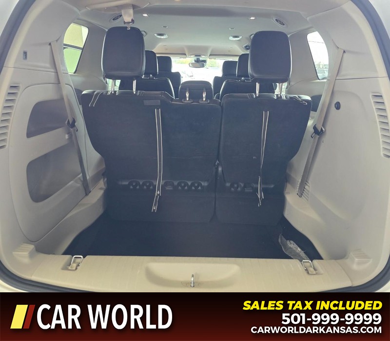 Chrysler Pacifica Vehicle Full-screen Gallery Image 17