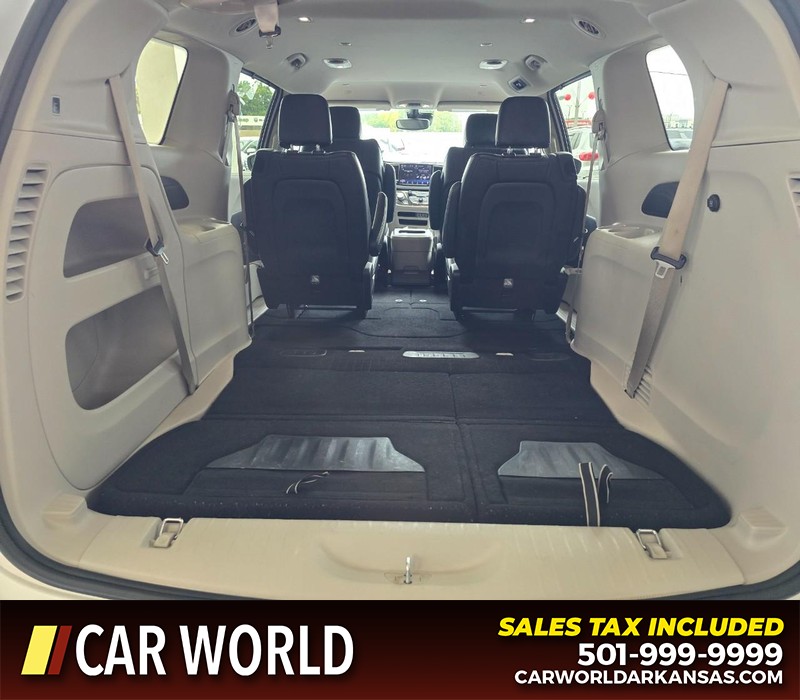 Chrysler Pacifica Vehicle Full-screen Gallery Image 18