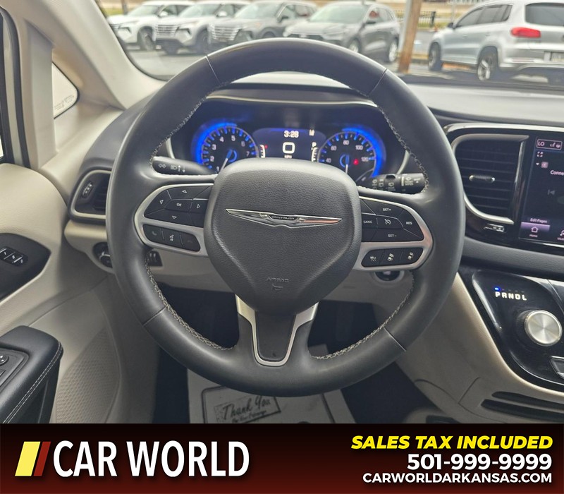 Chrysler Pacifica Vehicle Full-screen Gallery Image 20