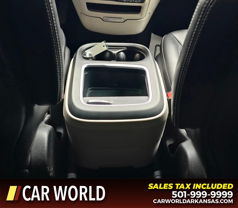 Chrysler Pacifica Vehicle Full-screen Gallery Image 24