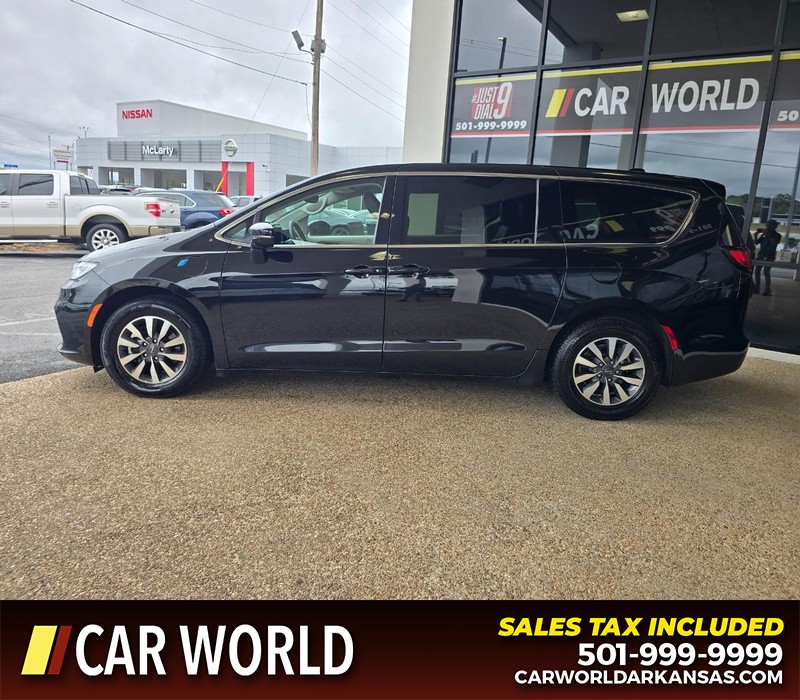 Chrysler Pacifica Vehicle Full-screen Gallery Image 4