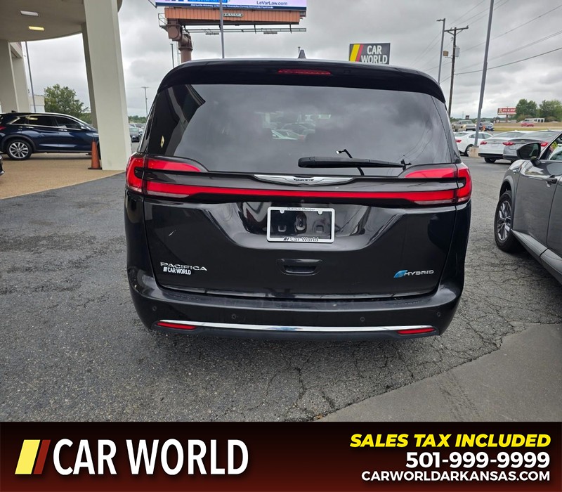 Chrysler Pacifica Vehicle Full-screen Gallery Image 6