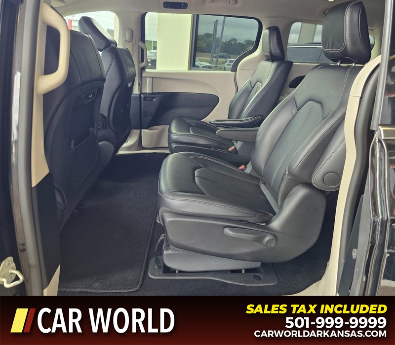 Chrysler Pacifica Vehicle Full-screen Gallery Image 11