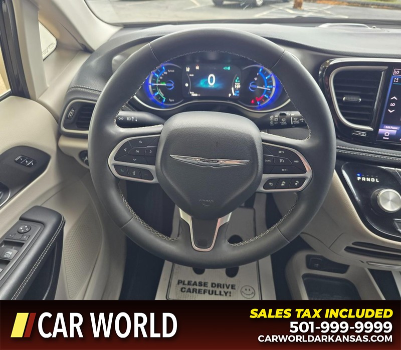 Chrysler Pacifica Vehicle Full-screen Gallery Image 20