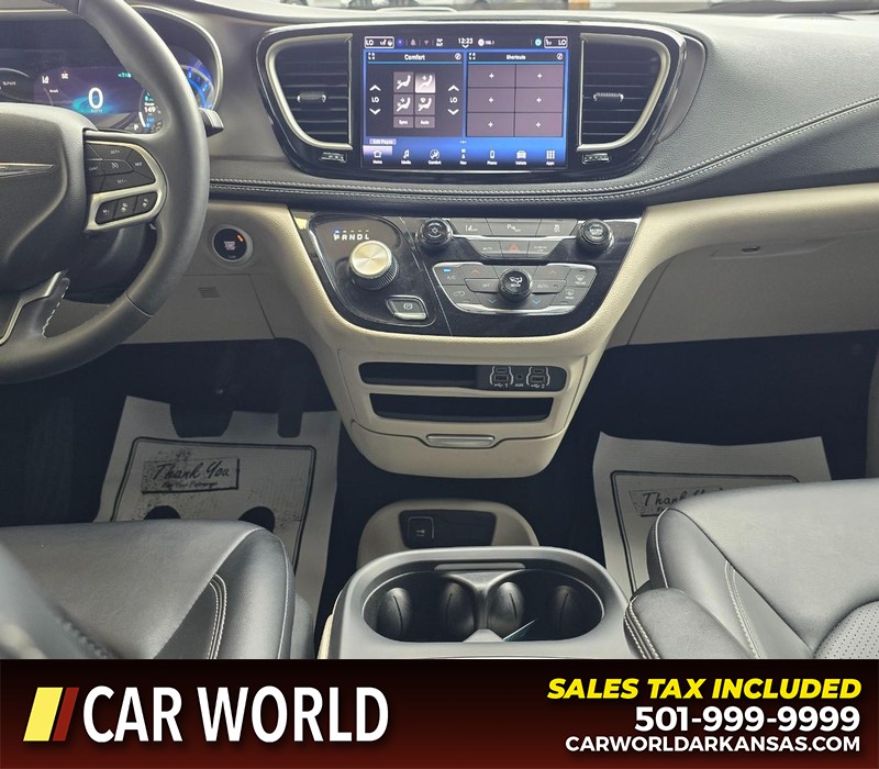 Chrysler Pacifica Vehicle Full-screen Gallery Image 23
