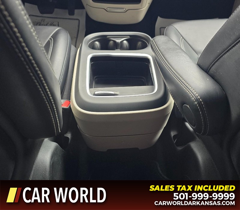 Chrysler Pacifica Vehicle Full-screen Gallery Image 24