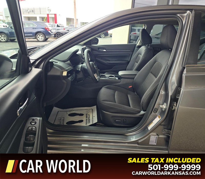 Nissan Altima Vehicle Full-screen Gallery Image 8