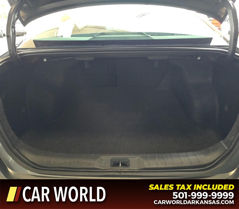 Nissan Altima Vehicle Full-screen Gallery Image 13
