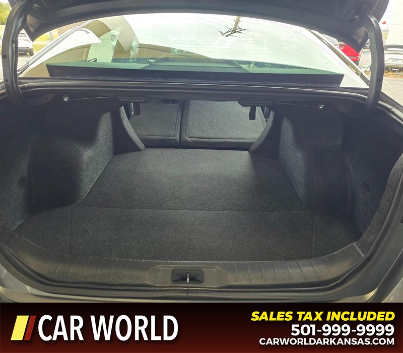 Nissan Altima Vehicle Full-screen Gallery Image 14
