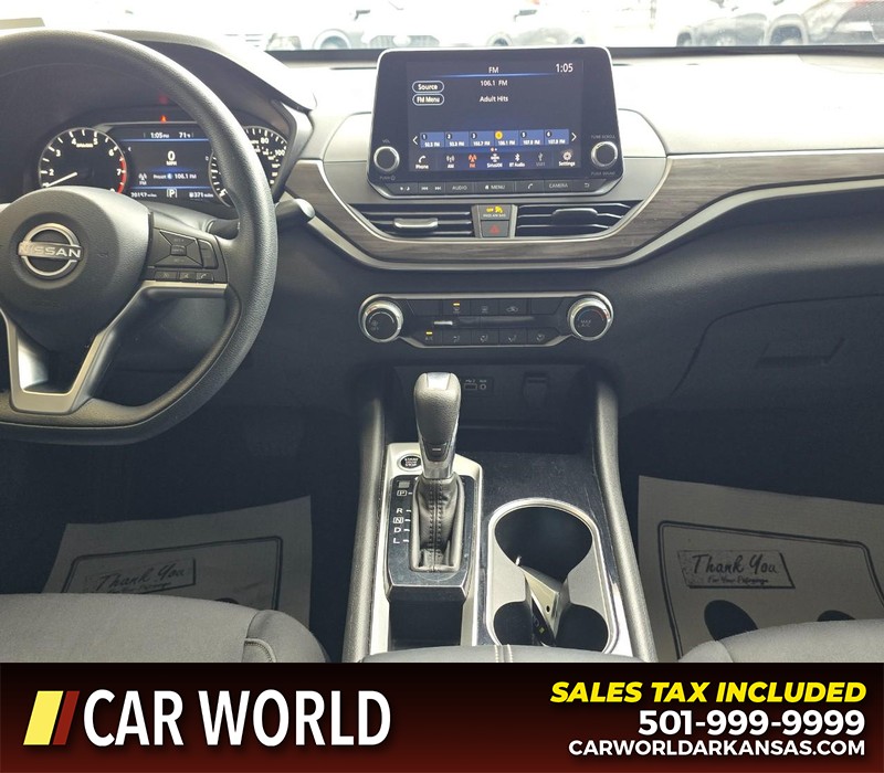 Nissan Altima Vehicle Full-screen Gallery Image 18