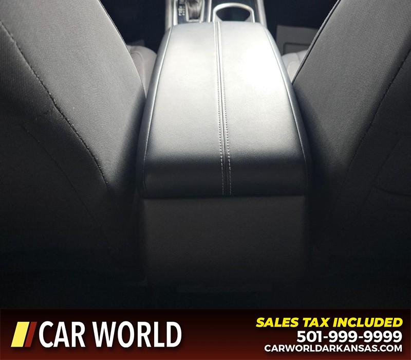 Nissan Altima Vehicle Full-screen Gallery Image 19