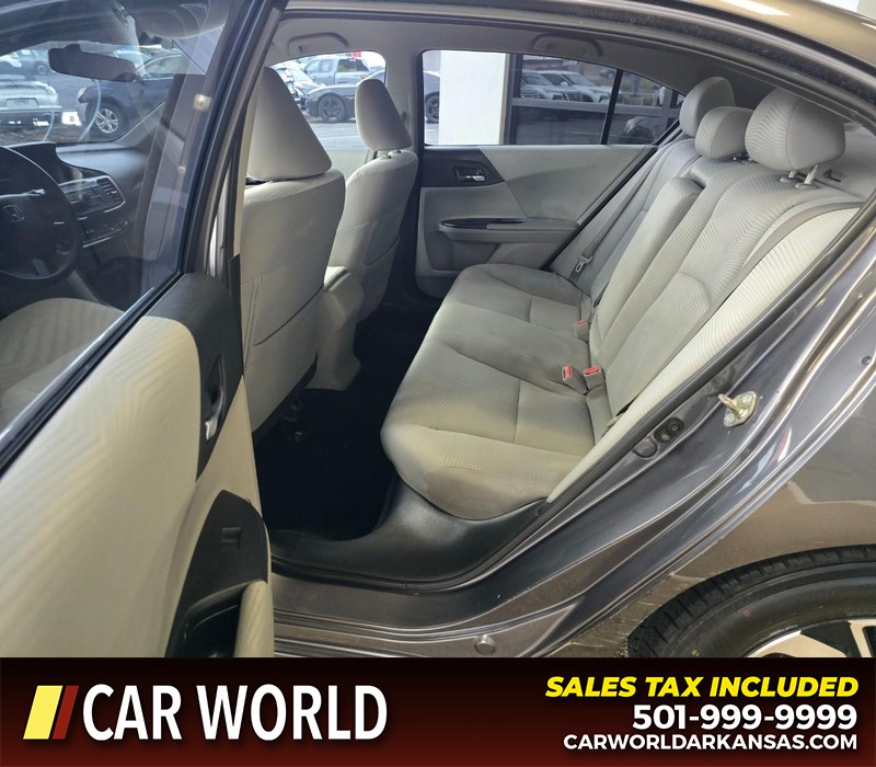 Honda Accord Sedan Vehicle Full-screen Gallery Image 10