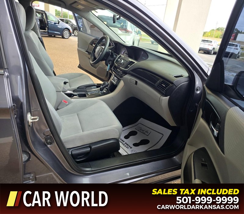 Honda Accord Sedan Vehicle Full-screen Gallery Image 11