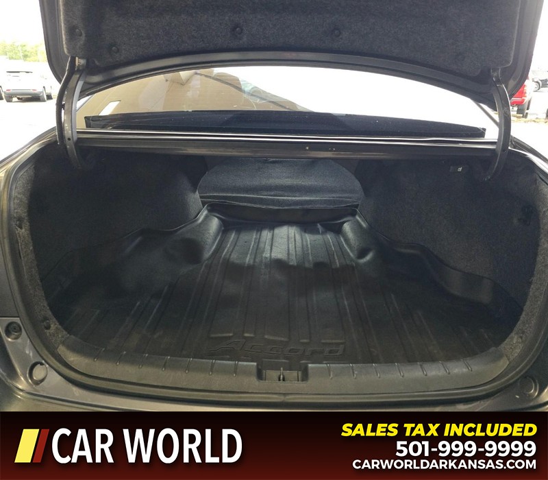 Honda Accord Sedan Vehicle Full-screen Gallery Image 14