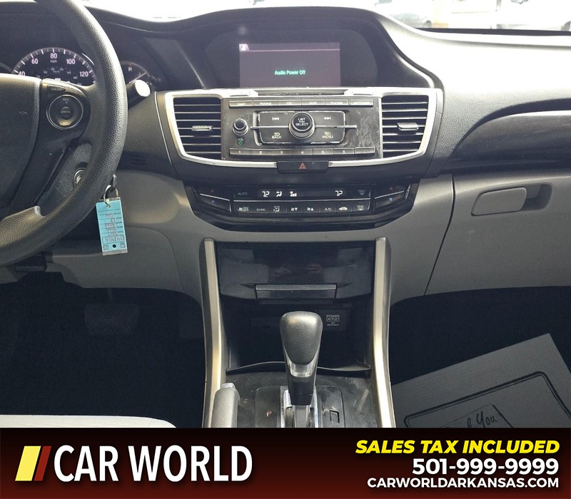 Honda Accord Sedan Vehicle Full-screen Gallery Image 18