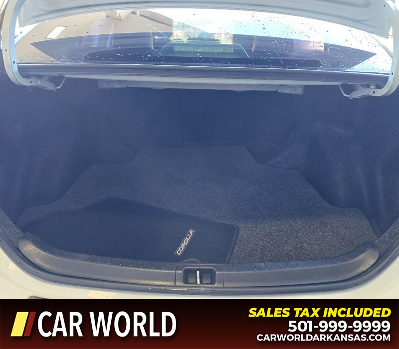 Toyota Corolla Vehicle Full-screen Gallery Image 13