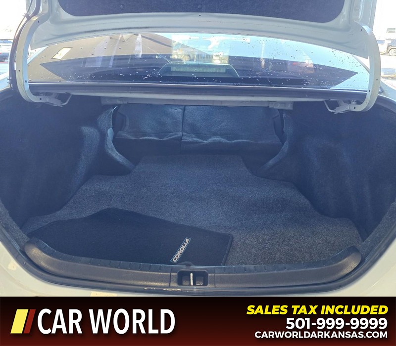 Toyota Corolla Vehicle Full-screen Gallery Image 14