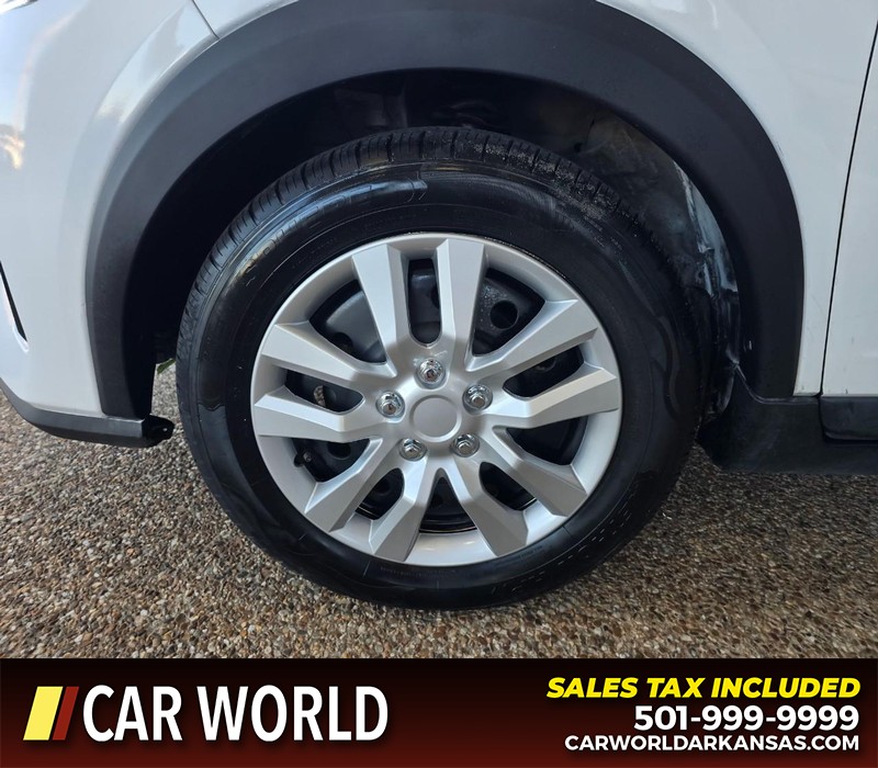 Nissan Kicks Vehicle Full-screen Gallery Image 6