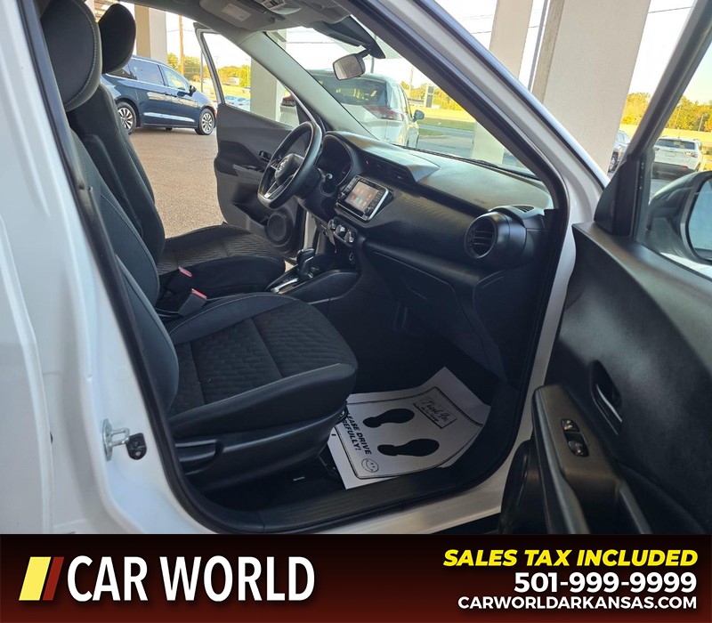 Nissan Kicks Vehicle Full-screen Gallery Image 11