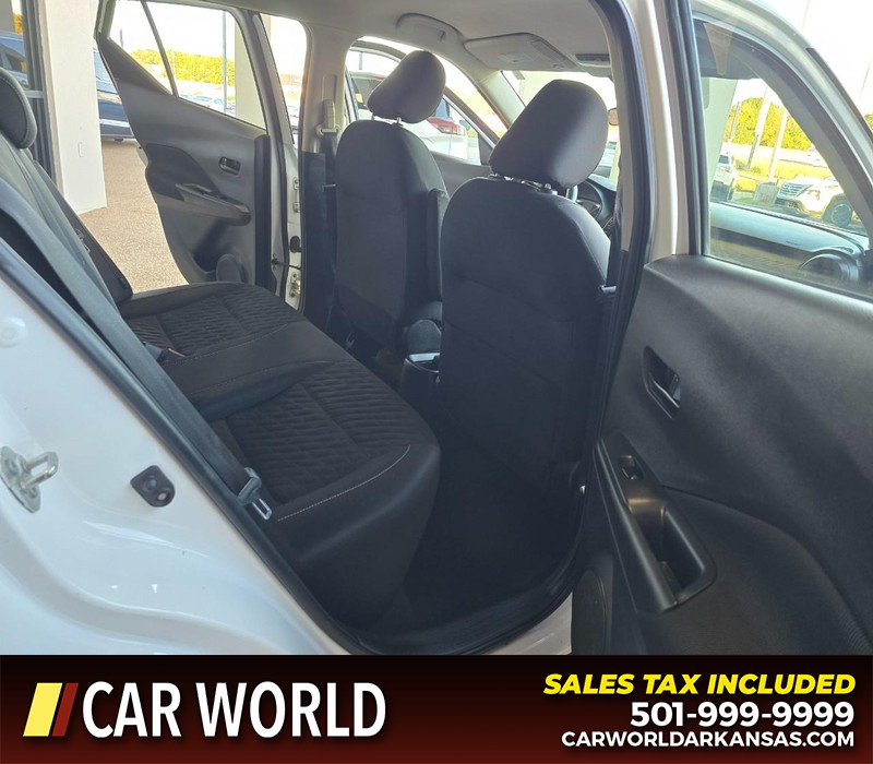 Nissan Kicks Vehicle Full-screen Gallery Image 12