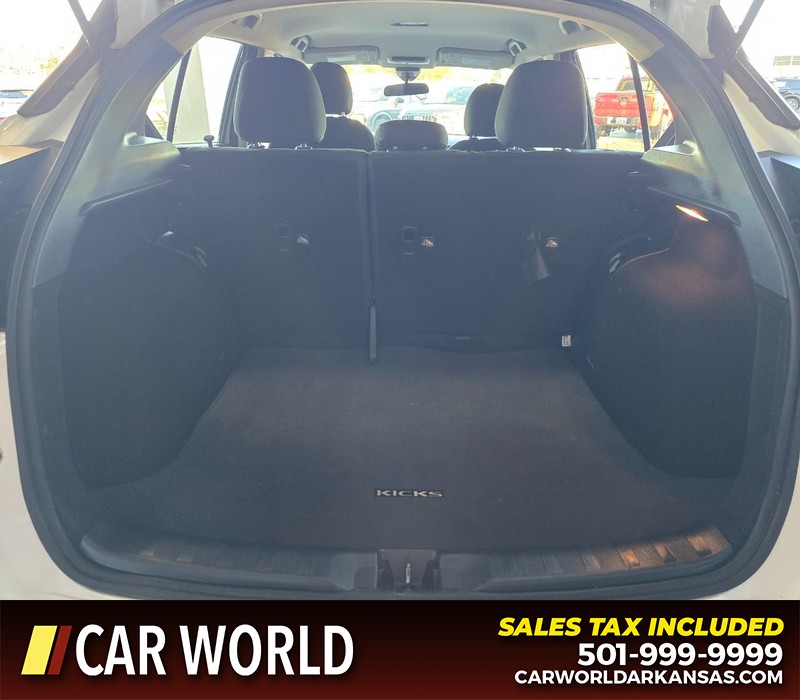 Nissan Kicks Vehicle Full-screen Gallery Image 13