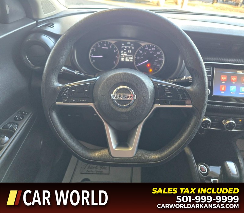 Nissan Kicks Vehicle Full-screen Gallery Image 15