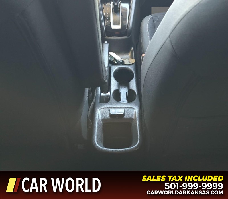 Nissan Kicks Vehicle Full-screen Gallery Image 19