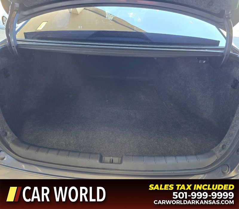 Honda Accord Sedan Vehicle Full-screen Gallery Image 13