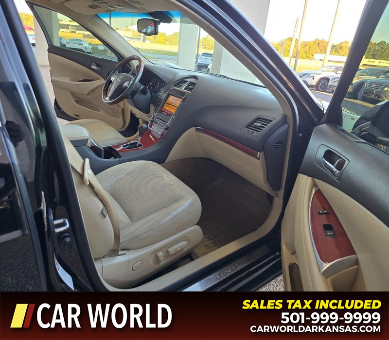 Lexus ES 350 Vehicle Full-screen Gallery Image 12