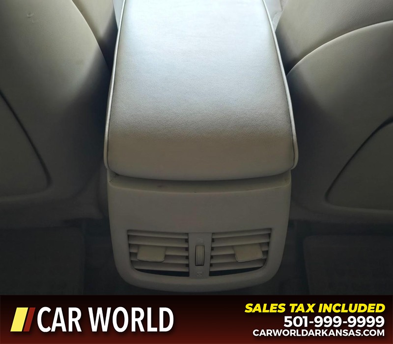 Lexus ES 350 Vehicle Full-screen Gallery Image 21