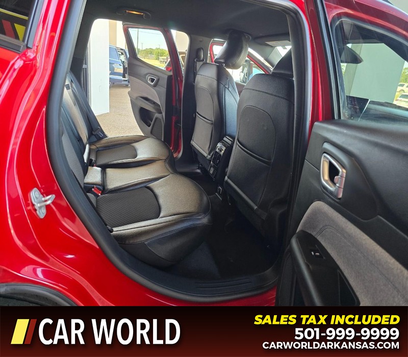 Jeep Compass Vehicle Full-screen Gallery Image 12