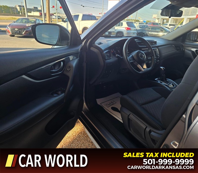 Nissan Rogue Vehicle Full-screen Gallery Image 7