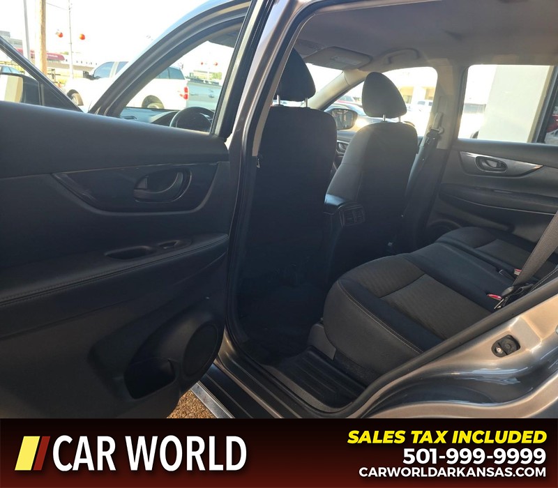 Nissan Rogue Vehicle Full-screen Gallery Image 9