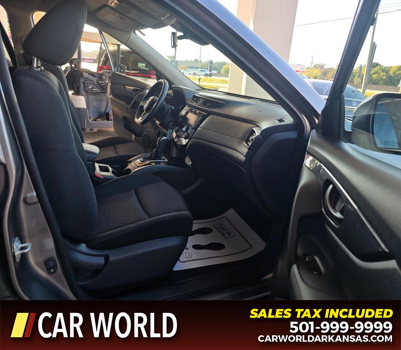 Nissan Rogue Vehicle Full-screen Gallery Image 11