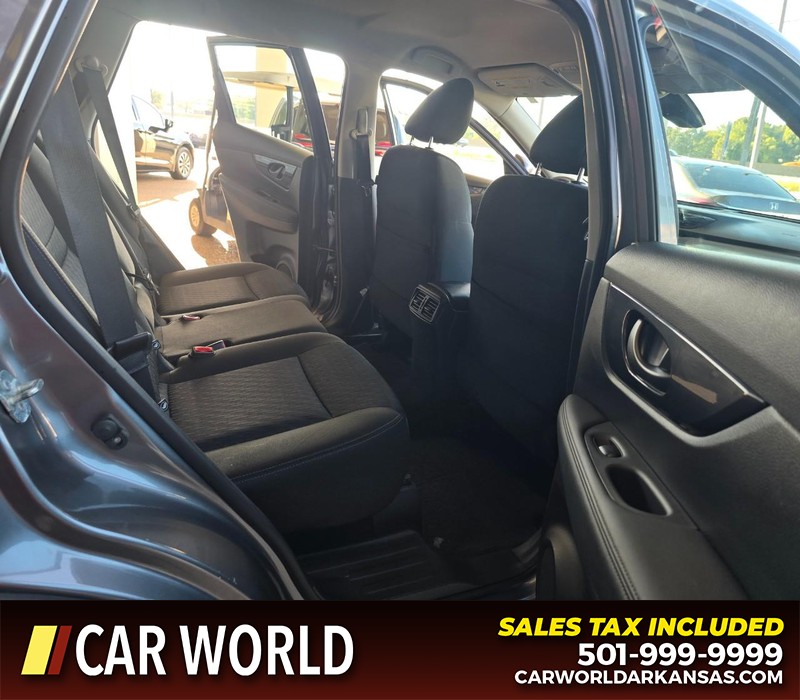 Nissan Rogue Vehicle Full-screen Gallery Image 12