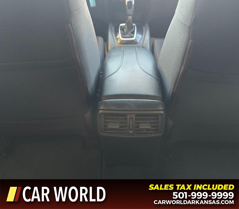 Nissan Rogue Vehicle Full-screen Gallery Image 19
