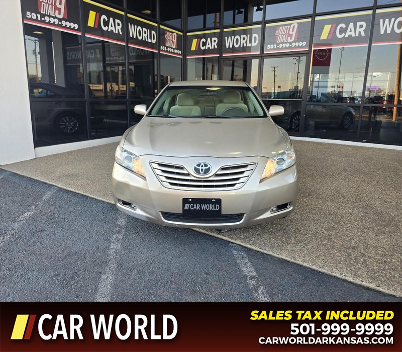 Toyota Camry Vehicle Full-screen Gallery Image 2