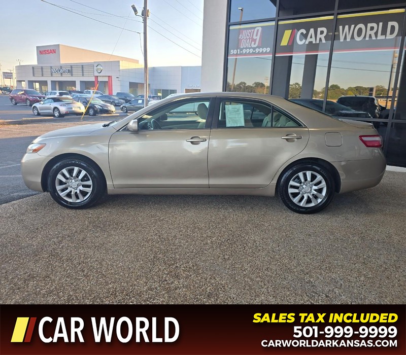 Toyota Camry Vehicle Full-screen Gallery Image 4