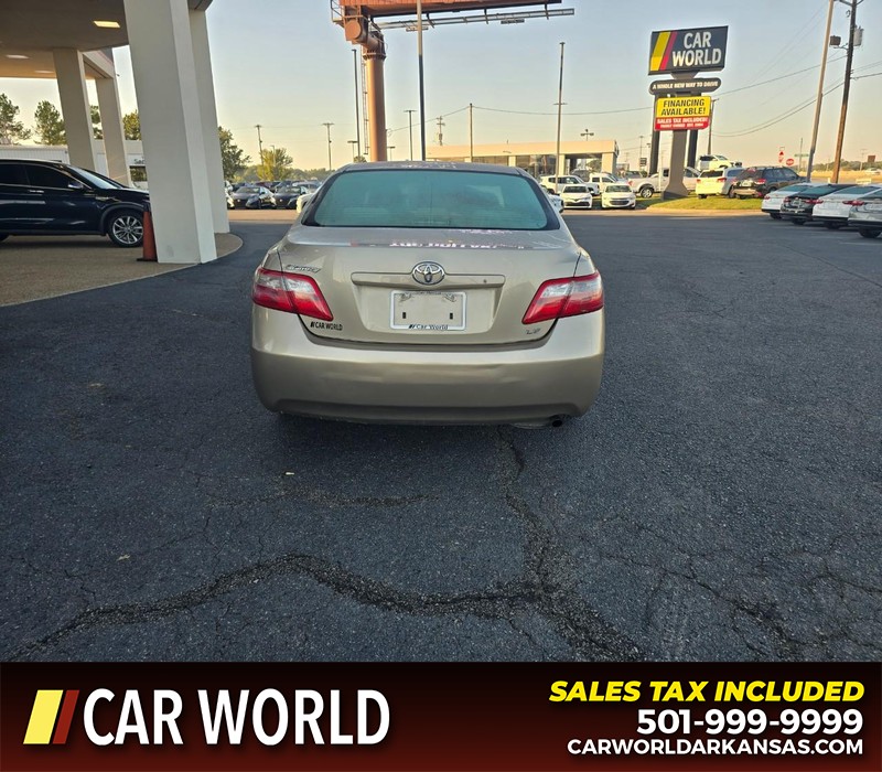 Toyota Camry Vehicle Full-screen Gallery Image 5
