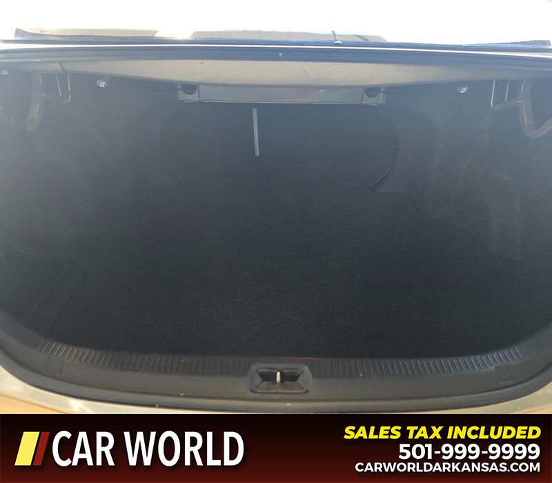 Toyota Camry Vehicle Full-screen Gallery Image 13
