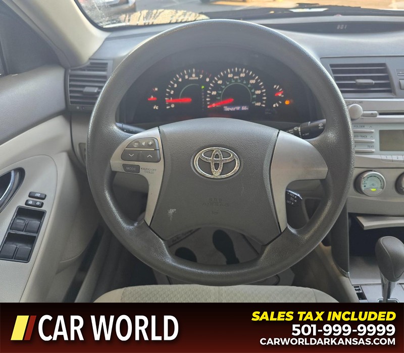 Toyota Camry Vehicle Full-screen Gallery Image 15