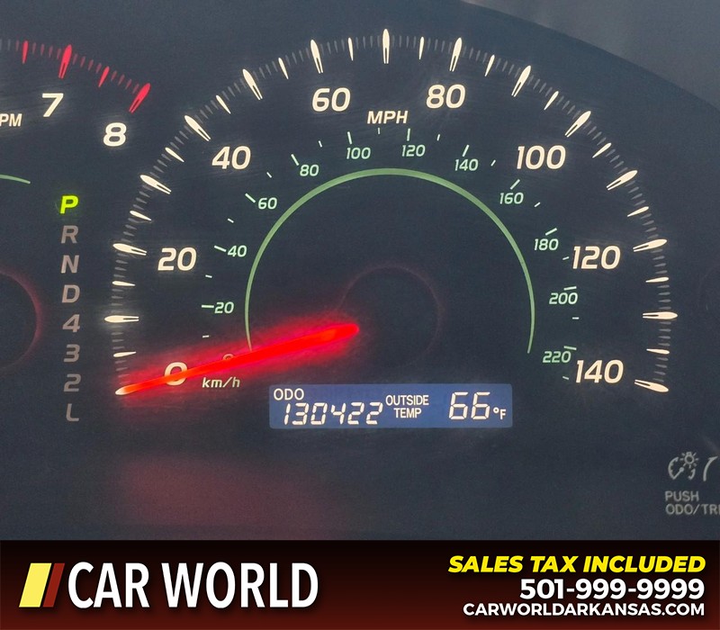 Toyota Camry Vehicle Full-screen Gallery Image 16